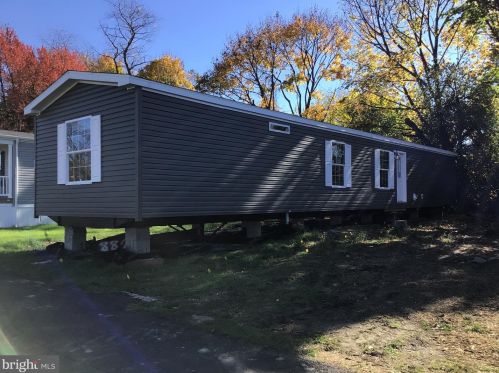 25 Kennedy Dr, Fairless Hills, PA 19030-2008