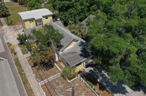 1347 9 Ave, Saint Petersburg FL  33705-1220 exterior