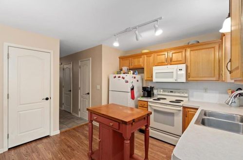 4 Saratoga Ct, Easton PA  18040-1046 exterior