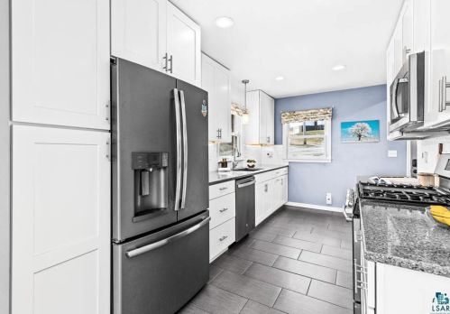 801 Skyline Pkwy, Duluth MN  55805-1149 exterior