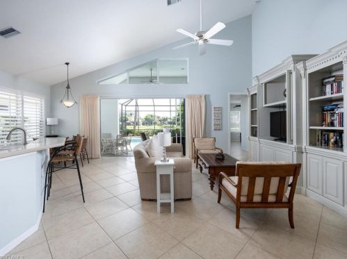 8846 Ventura Dr, Naples, FL 34109-4319
