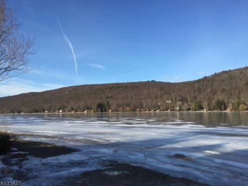 112 Pinecliff Lake Dr, West Milford Lakes NJ  07480-1378 exterior