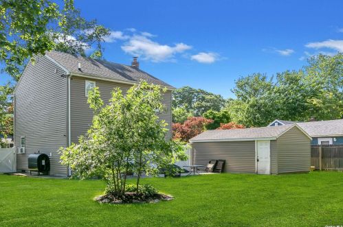 237 Woodycrest Dr, Holtsville NY  11742-1760 exterior