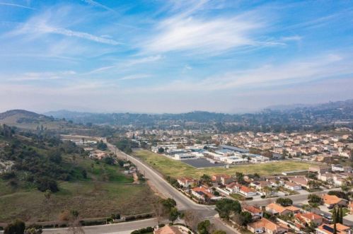 1325 Linsay Pl, Escondido CA  92026-3606 exterior