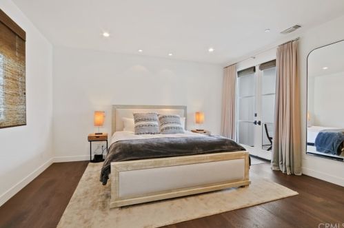 2215 Bayview Dr, Manhattan Beach CA  90266-4453 exterior