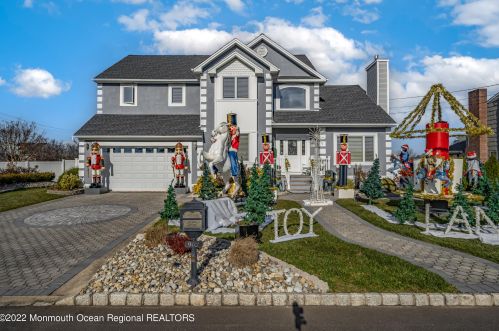 902 Capstan Dr, Lacey, NJ 08731-2030