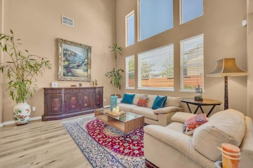 1929 Bastona Dr, Elk Grove CA 95758-7104 exterior