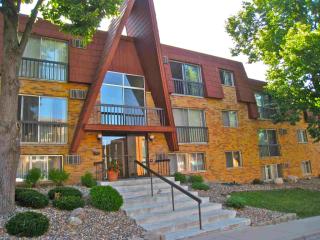 1622 Carl St, Saint Paul MN  55108-1204 exterior