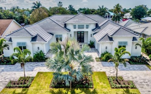 590 Starboard Dr, Naples, FL 34103-4144