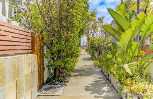 822 Ostend Ct, San Diego, CA 92109-7334