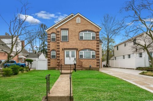 31 Cromer Rd, Floral Park, NY 11003-4826
