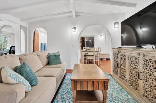 232 Rios Ave, Solana Beach CA  92075-1240 exterior