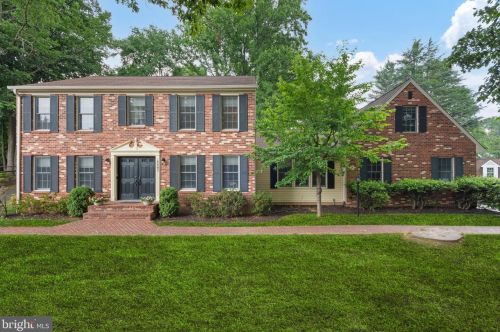 2207 Wakerobin Ln, Herndon, VA 20191-4105