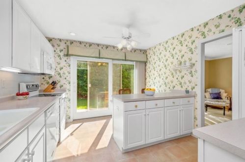 608 Gander Cir, Bridgeville PA  15017-3428 exterior