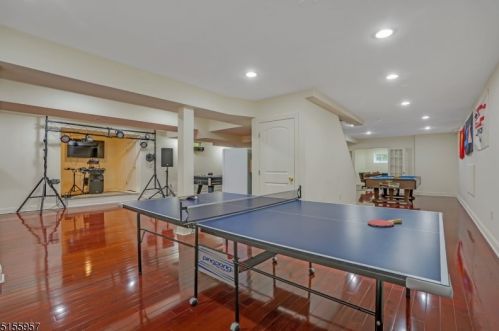 8 Forest View Dr, Martinsville NJ  08836-2039 exterior