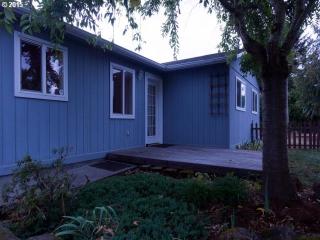 385 Delmar Dr, West Stayton, OR 97325-8900