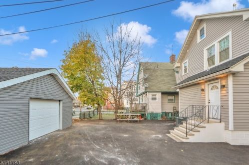 5 Irving St, East Orange NJ  07018-1913 exterior