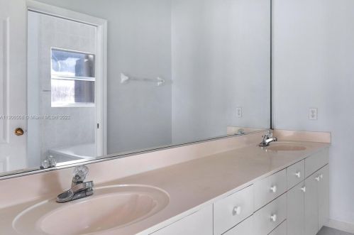 7090 5th Ave, Hialeah FL  33014-4952 exterior