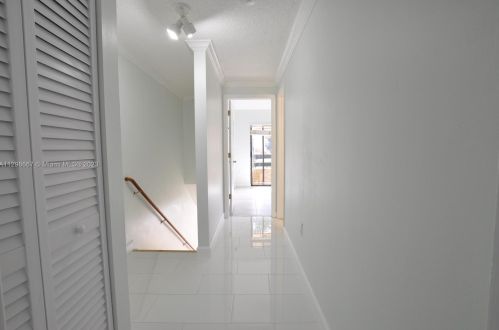 7804 102 Ln, Miami FL  33156-2691 exterior