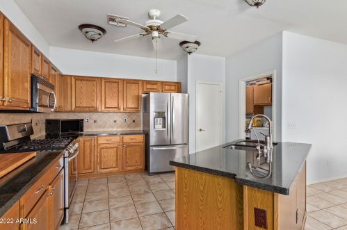 1492 Westchester Dr, Chandler AZ 85249-5091 exterior