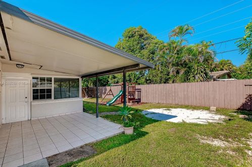 971 64th St, Hialeah FL  33012-6414 exterior