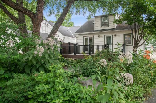 1422 Hewitt Ave, Saint Paul, MN 55104-1309