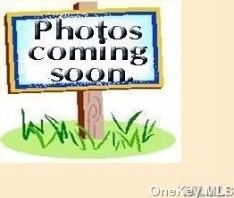 247 Garden St, Westbury, NY 11590-3842