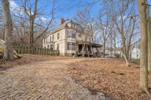 1000 Hiland Ave, Moon Twp, PA 15108-1812