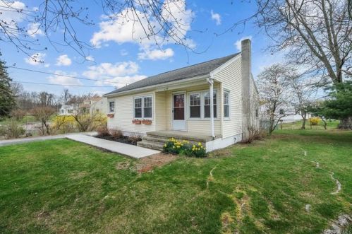 117 Mount Airy Rd, Newburgh NY  12553-6828 exterior