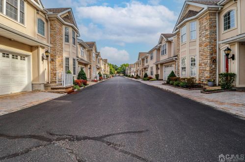 13 Ayers Ct, Metuchen NJ  08840-1172 exterior