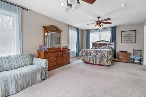 42 Miriam Dr, Warwick NY  10990-3516 exterior