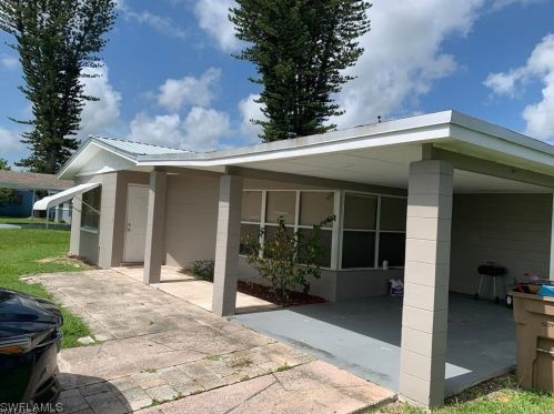 313 Alabama Rd, Lehigh Acres FL  33936-7201 exterior