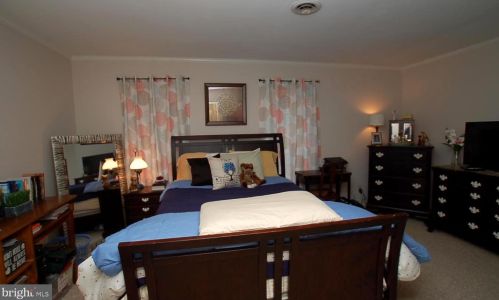 4825 Weatherhill Dr, Wilmington DE  19808-4376 exterior