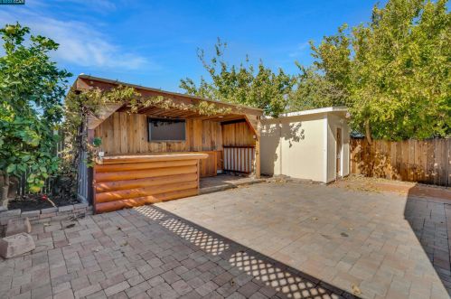 616 Bounty Dr, West Pittsburg CA  94565-2962 exterior