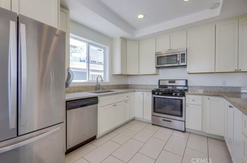 24 Bolivar St, Newport Beach CA  92663-4420 exterior