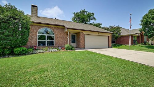 1303 High Crest Dr, Midlothian, TX 76063-3331