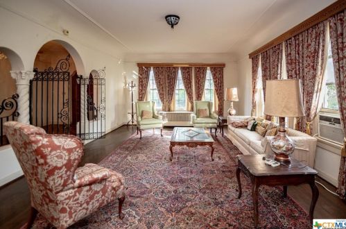 501 Vine St, Victoria TX exterior