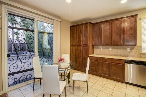 9872 Winkle Cir, Elk Grove CA  95757-6276 exterior