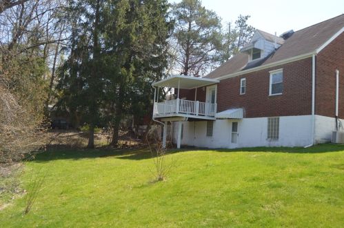 1351 Strawn Ave, New Kensington PA  15068-5735 exterior