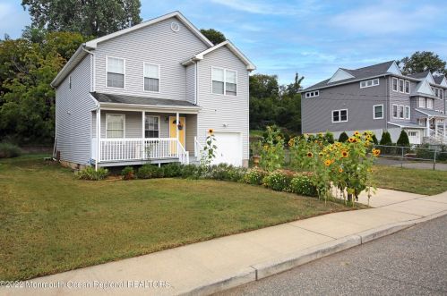 39 Shore Dr, Monmouth Hills NJ  07732-1027 exterior