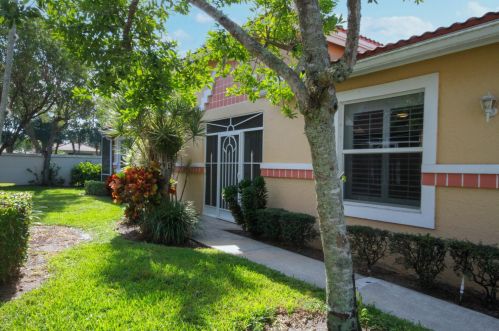 12586 Crystal Pointe Dr, Boynton Beach, FL 33437-5636
