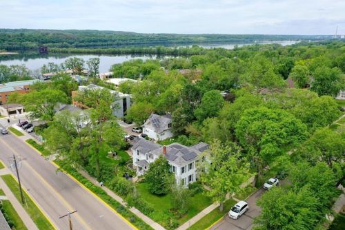 221 Vine St, Hudson, WI 54016-1638