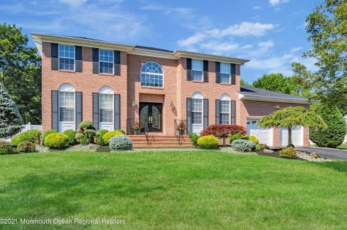 142 Serpentine Dr, Morganville NJ  07751-1400 exterior