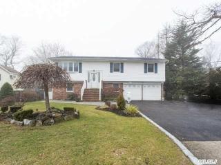 1078 Oakneck Rd, Bayshore, NY 11706-6152