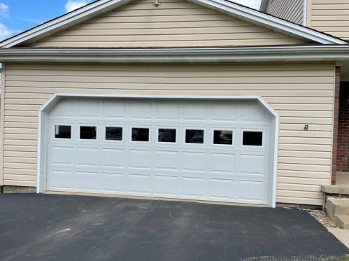 221 Hickory View Dr, New Castle, PA 16102-2809