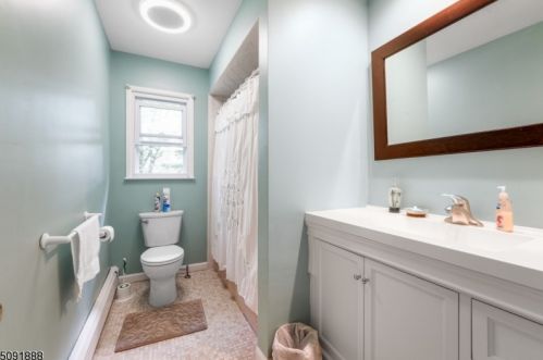 37 Rdg Rd, Dover NJ  07869-1042 exterior