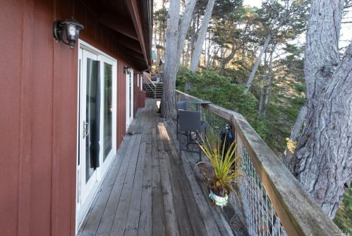 9500 Brewery Gulch Rd, Mendocino CA  95460-9016 exterior