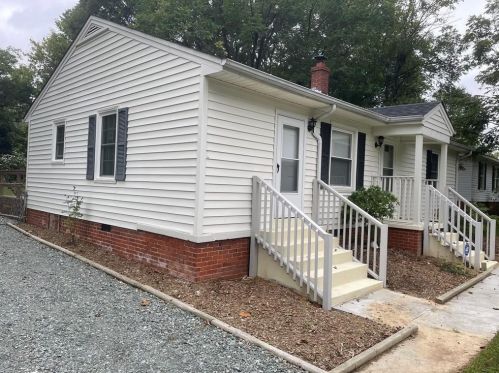 1737 Hedge St, Burlington, NC 27217-4239