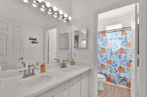 18856 23rd Pl, Hollywood FL  33029-5340 exterior