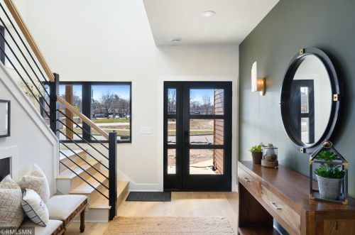 83 Ash St, Saint Paul, MN 55115-1128